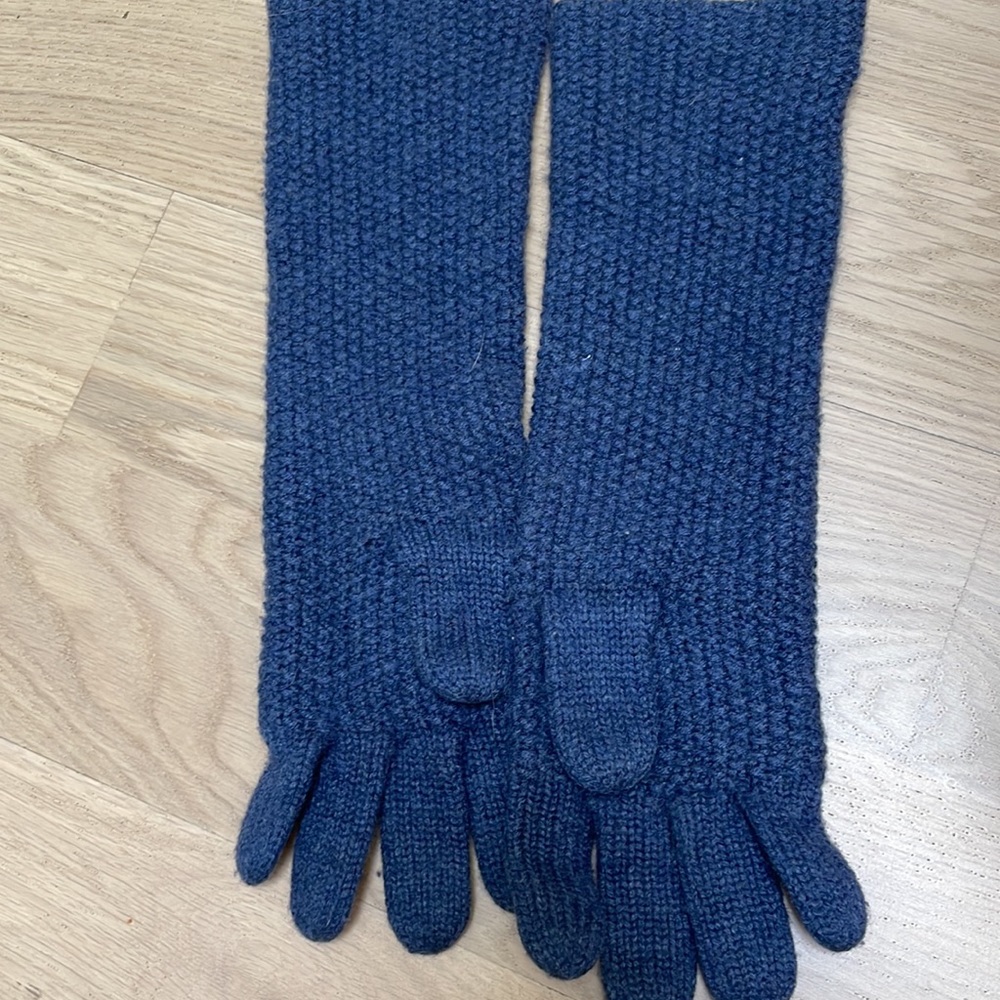 Chanel CC cashmere gloves - Picture 2 of 10